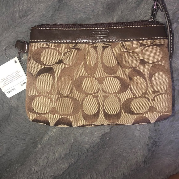 Coach Handbags - Coach wristlet
